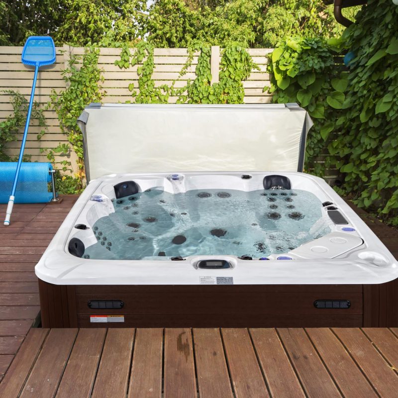 Entretien complet d'un spa par un technicien Zee Spa