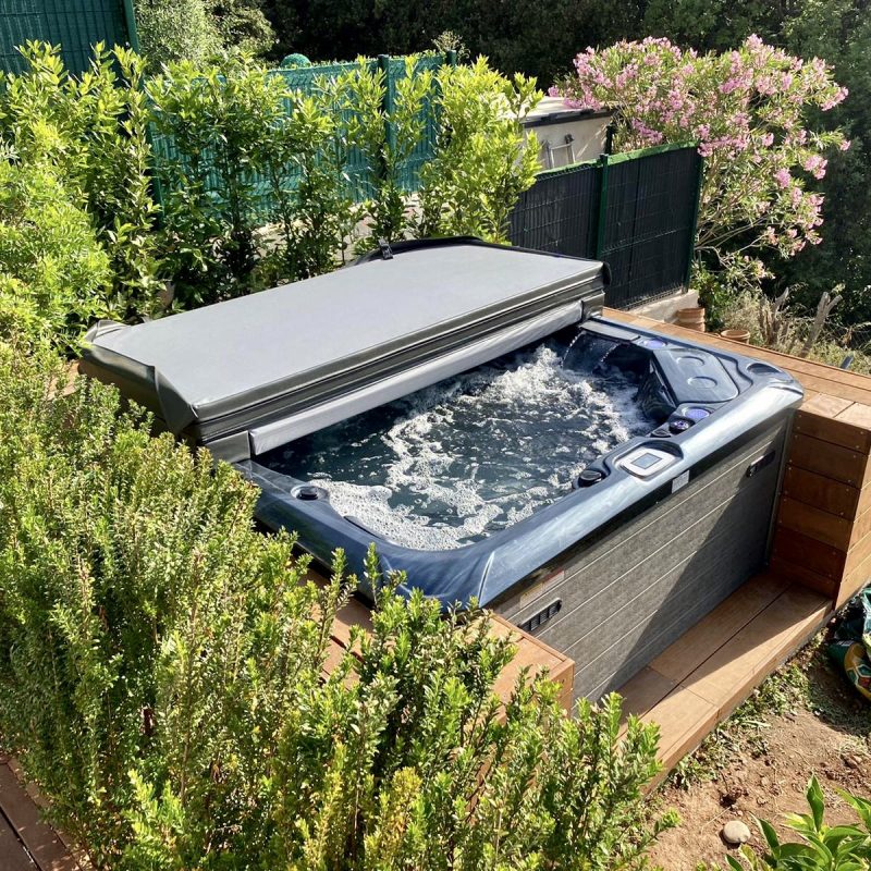 Spa protégé pour l'hiver par Zee Spa